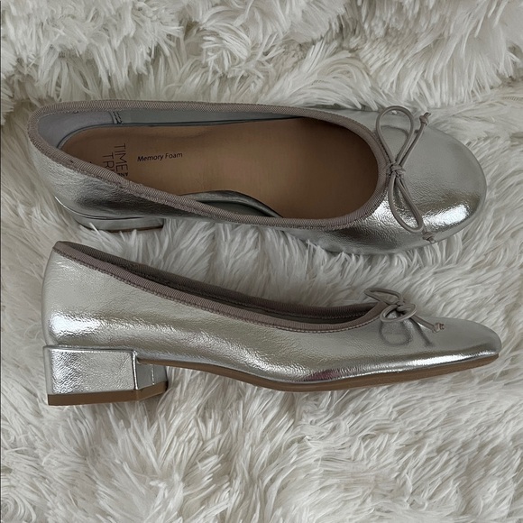 Time and Tru Metallic Silver Flats - Picture 4 of 6